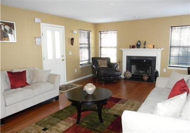 Building Photo - 286 Vasser Dr