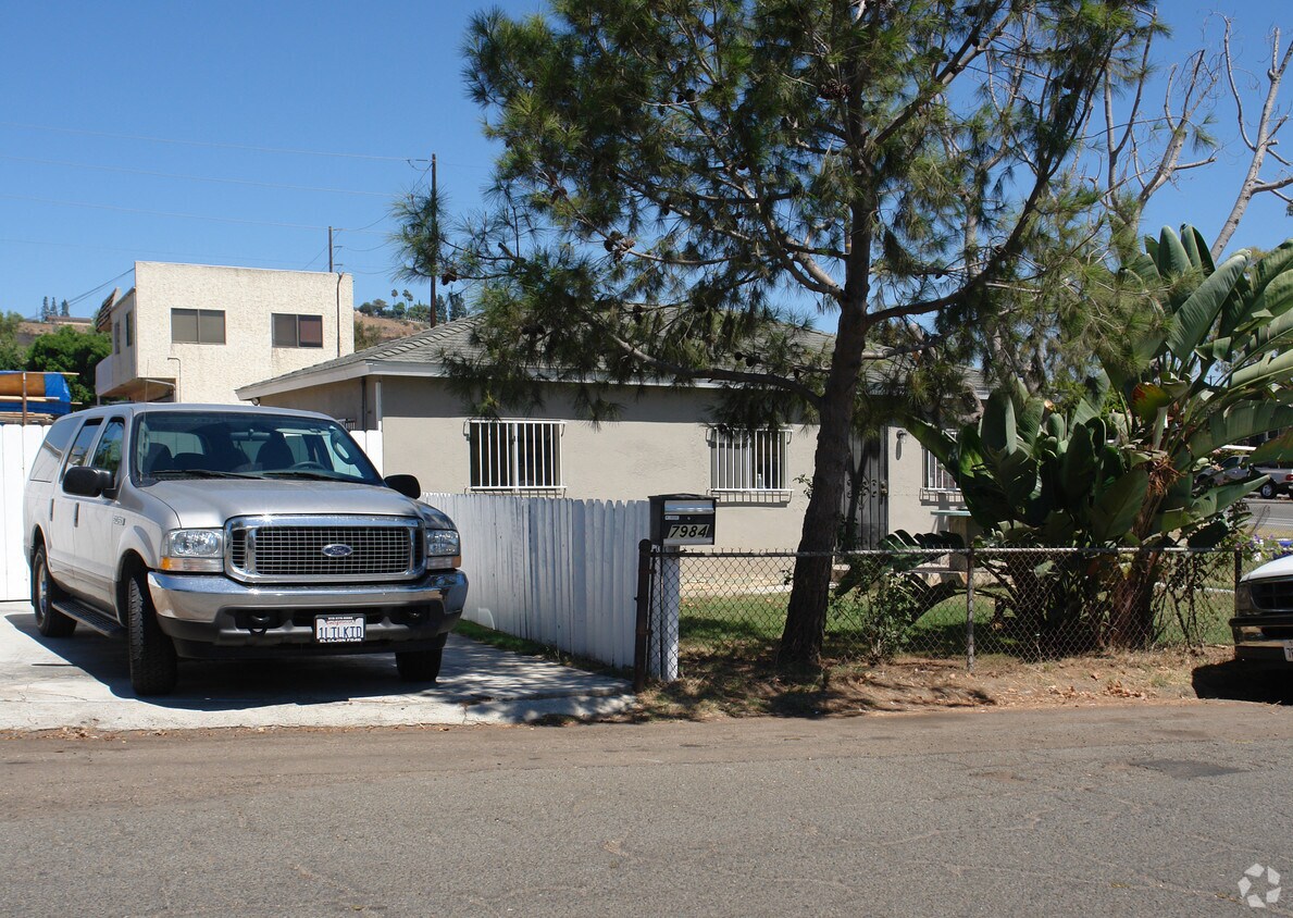 Foto del edificio - 7984 Lester Ave