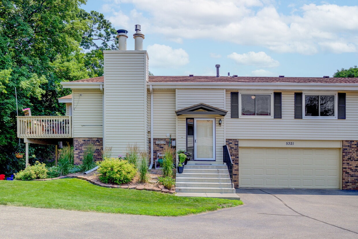 Primary Photo - 5321 Beachside Dr