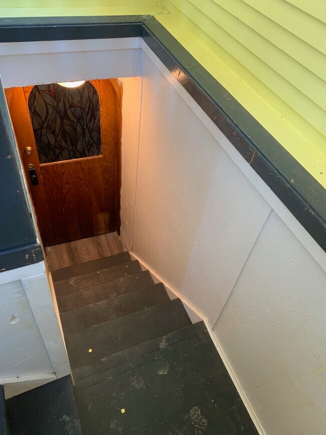 Escalera de entrada - 709 Farlow Ave