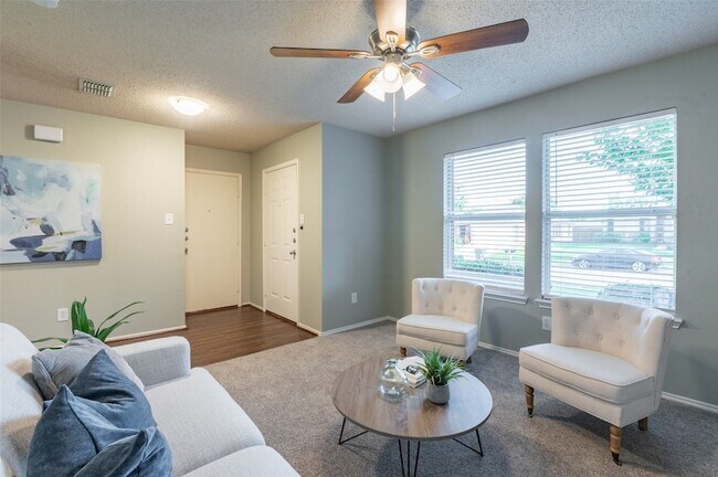 Foto del edificio - 1637 Thornhill Ln