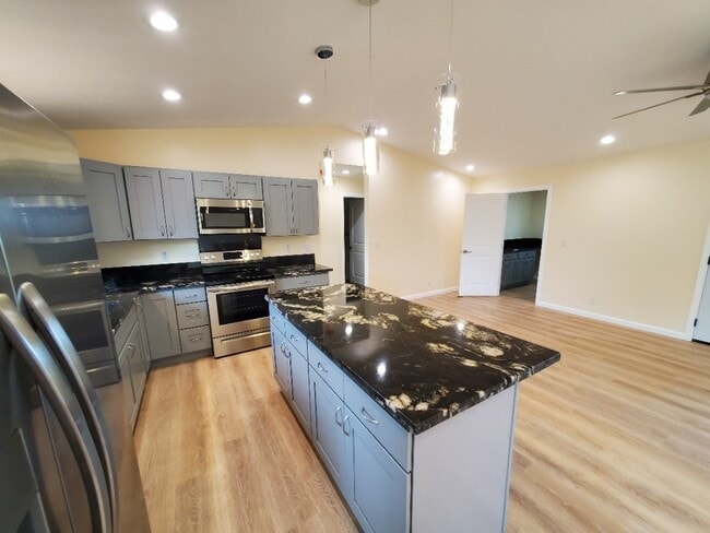 Building Photo - 16-2084-2084 Hanale Dr