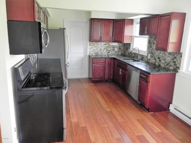 Building Photo - 226 Lamplight Dr