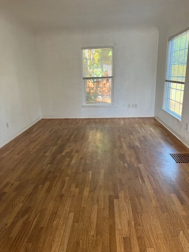 Building Photo - 4 br, 3 bath House - 901  C Street