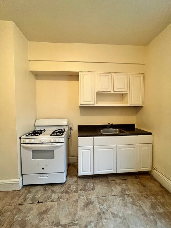 391 Forrest St 2 - 387 Forrest St