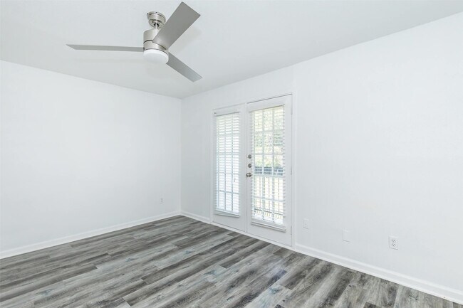 Foto del edificio - 18001 Cypress Trace Rd