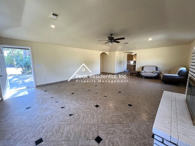 Building Photo - Wonderful 4bd/2ba Yuba City Home!