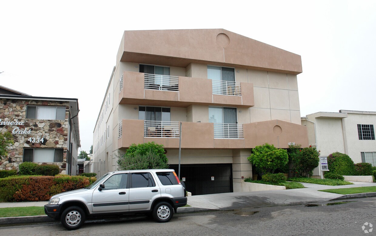 Primary Photo - 4324-4328 Mammoth Ave