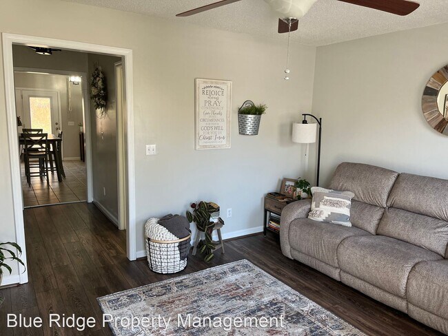 Building Photo - 2 br, 2.5 bath House - 121 Bilco Street #3