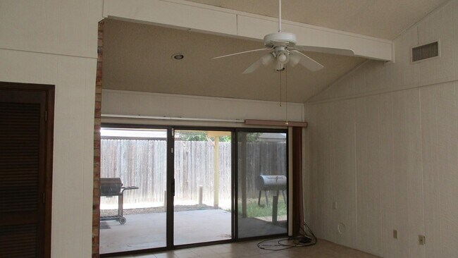 Foto del edificio - 4632 Lemonwood Ln
