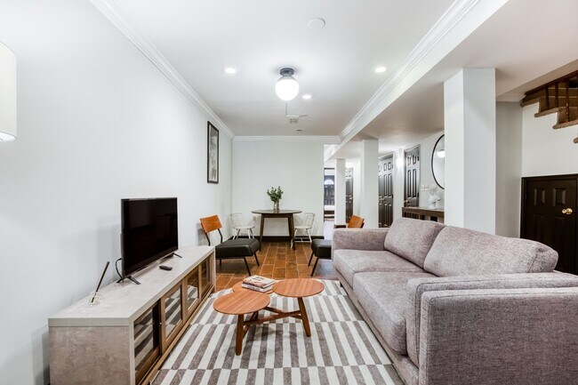 Foto del edificio - Queen room in 4-bed/3.0-bath Home