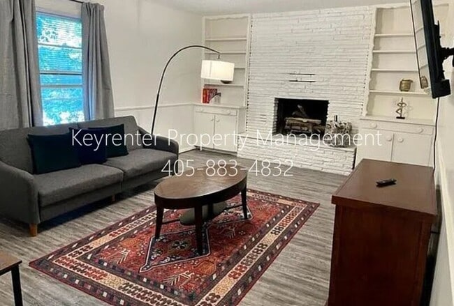 Foto del edificio - 1524 Rowena Ln