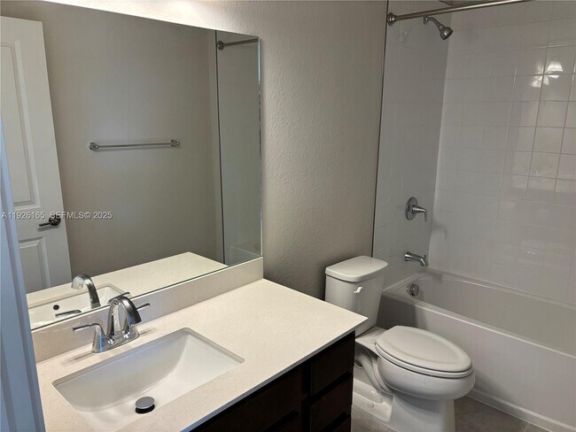 Building Photo - 551 NW 10th Ct