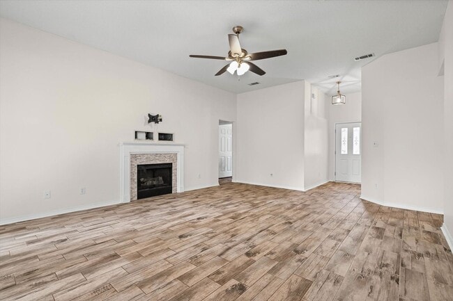 Building Photo - Four Bedroom in West Mobile