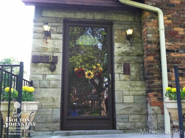 Building Photo - 359 Drexel St