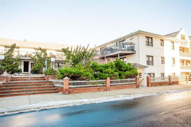 Foto del edificio - 65 W Broadway