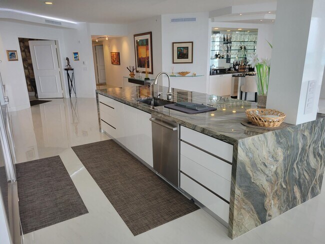 Building Photo - 750 Ocean Royale Way
