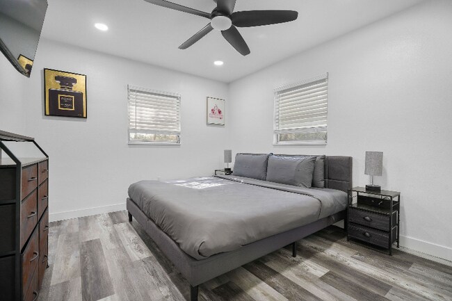 Foto del edificio - 4303 W Woodlawn Ave