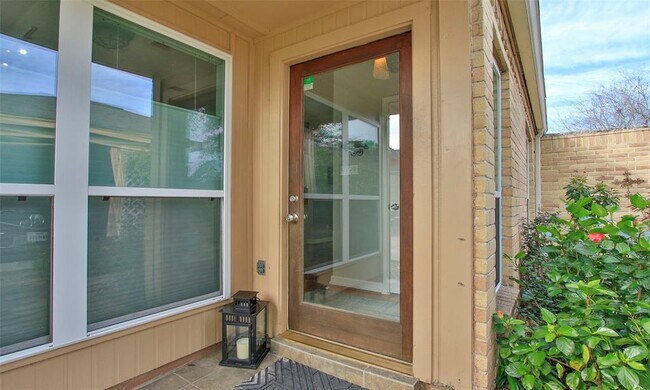 Foto del edificio - 8327 Wind Willow Dr