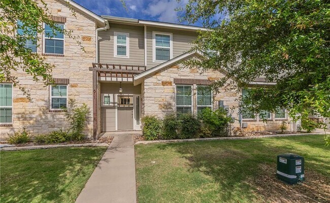 Foto del edificio - AVAILABLE NOW - Cozy Temple Townhome