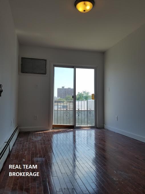 Foto del edificio - 113 Thatford Ave