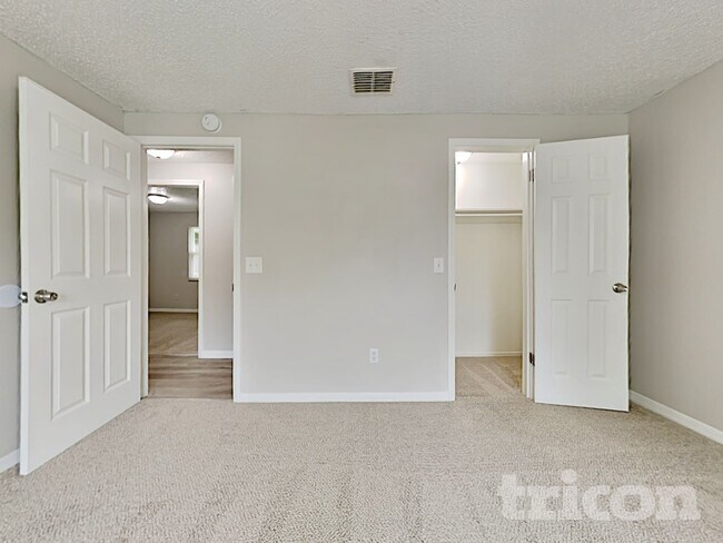 Foto del edificio - 2659 Pinewood Blvd E