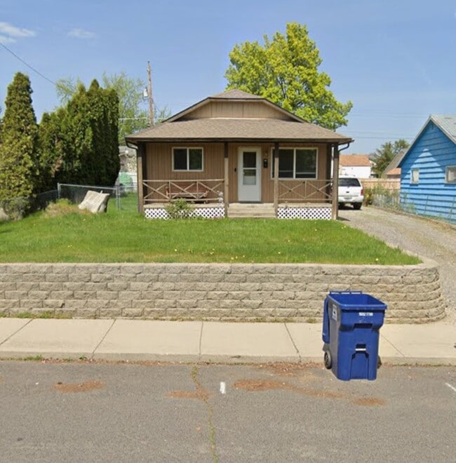 Building Photo - 3503 E 33rd Ave