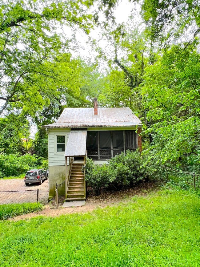 211 Appomattox St Unit B, Farmville, VA 23901 Apartments in Farmville