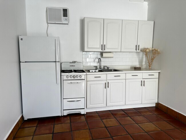 Foto del edificio - 4833 Cartwright Ave