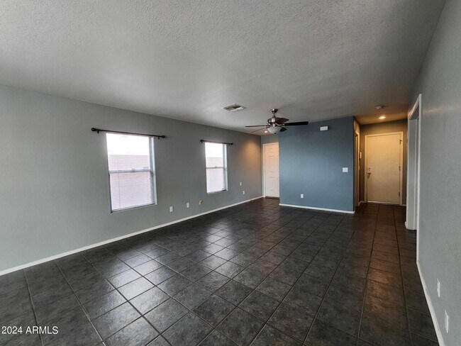 Foto del edificio - 40443 W Helen Ct