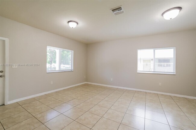 Foto del edificio - 10131 W Indigo St
