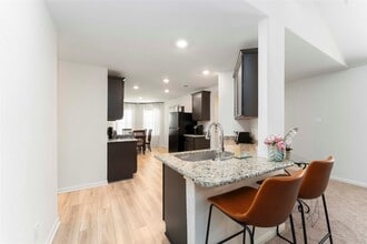 Building Photo - 408 Elaine Vly Dr