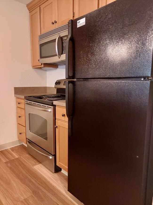 Kitchen appliances - Pinehurst Apartments