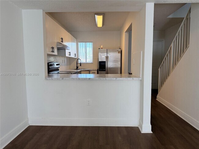 Building Photo - 2710 W 76th St