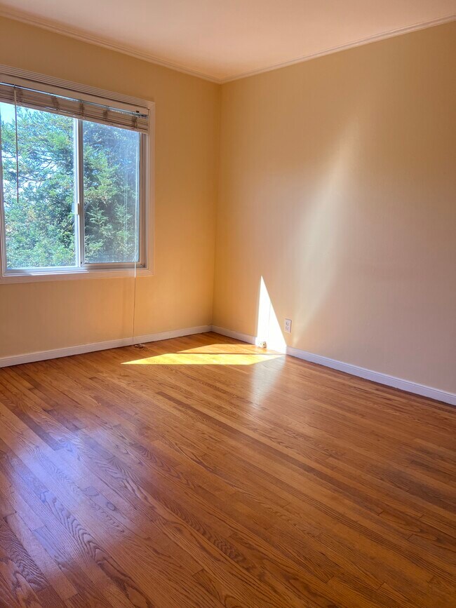 Building Photo - 611 Taraval St