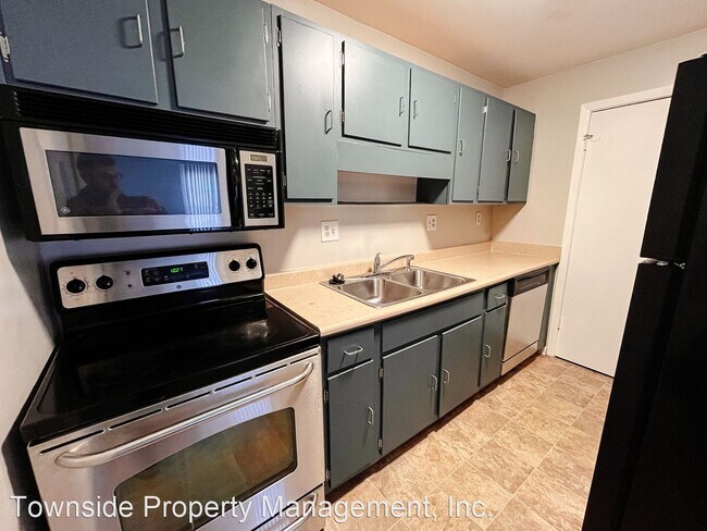 Building Photo - 2 br, 1 bath House - 311 Loudon Rd., Apt. 312