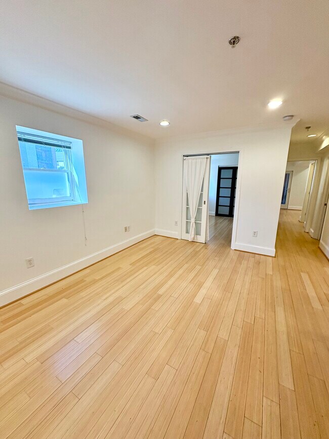 Foto del edificio - 1663 Newton St NW