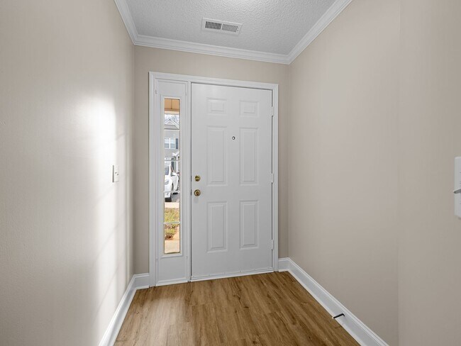 Foto del edificio - Newly Renovated 2BR, 2 BA Townhome in Greer SC
