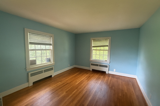 Building Photo - One bedroom, 1 bath apartment in Burlington