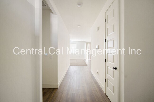 Building Photo - 6618 Glacier Bay St
