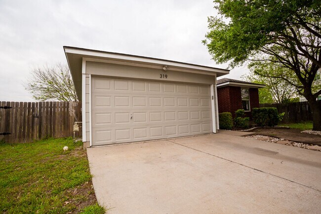Foto del edificio - Charming 3/BR 2/BA One-Story Home with Gar...