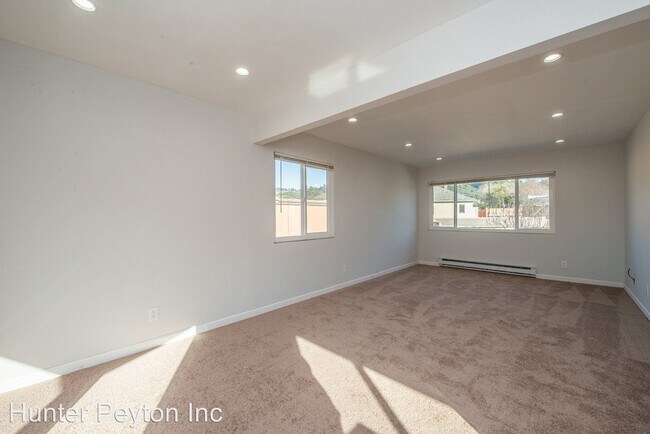 Foto del edificio - 6221 Cypress Ave