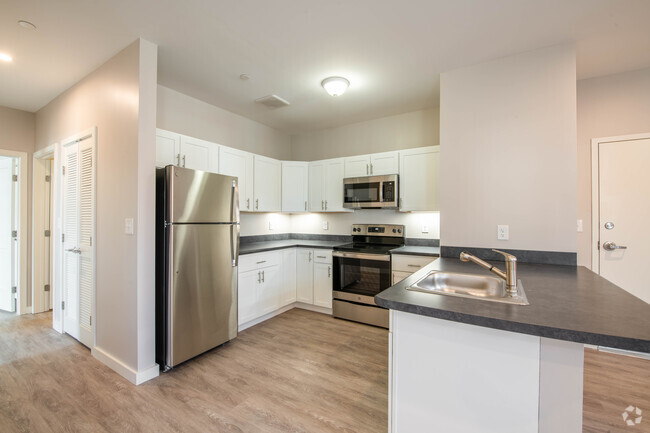 2BR, 1BA - 708SF - The Residences at 540 Chestnut