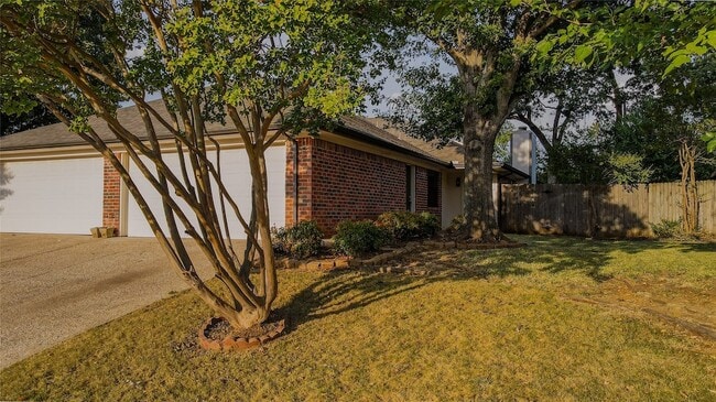 Building Photo - 6616 Parkview Ln