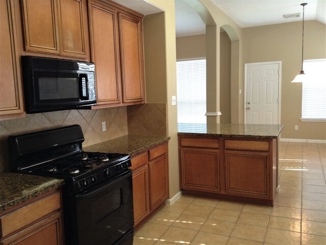 Foto del edificio - 2210 Two Trail Dr