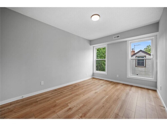 Foto del edificio - 3379 Brownlow Ave