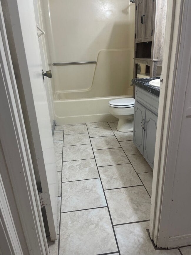 Foto del edificio - 1133/1135 Sybil Dr