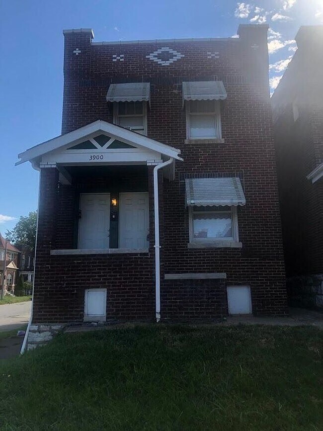 Building Photo - 3900 Iowa Ave