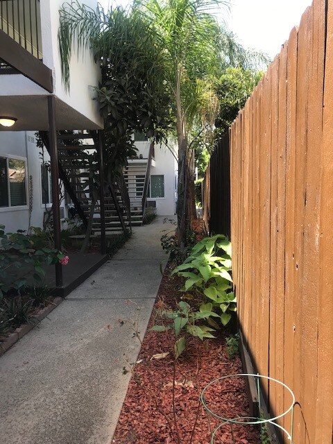 Foto del edificio - 881 N Oakland Ave