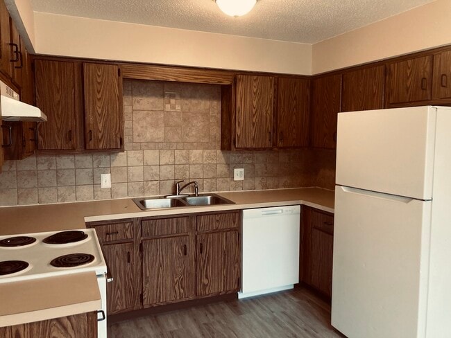 Building Photo - 5960 Red Oak Dr